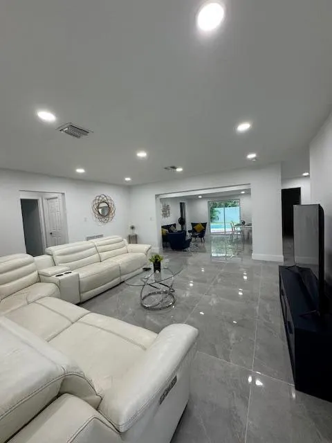 632 Las Palmas