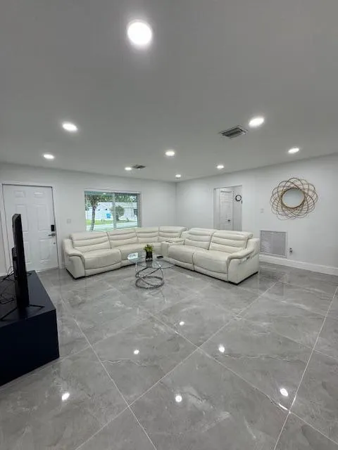 632 Las Palmas