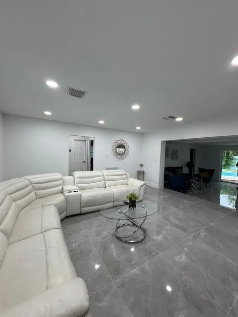 632 Las Palmas
