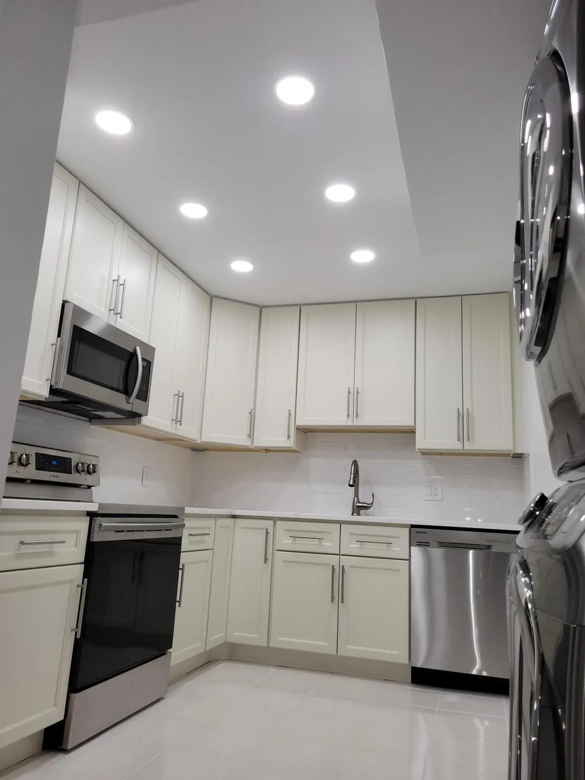 733 SE 1st Way, #303