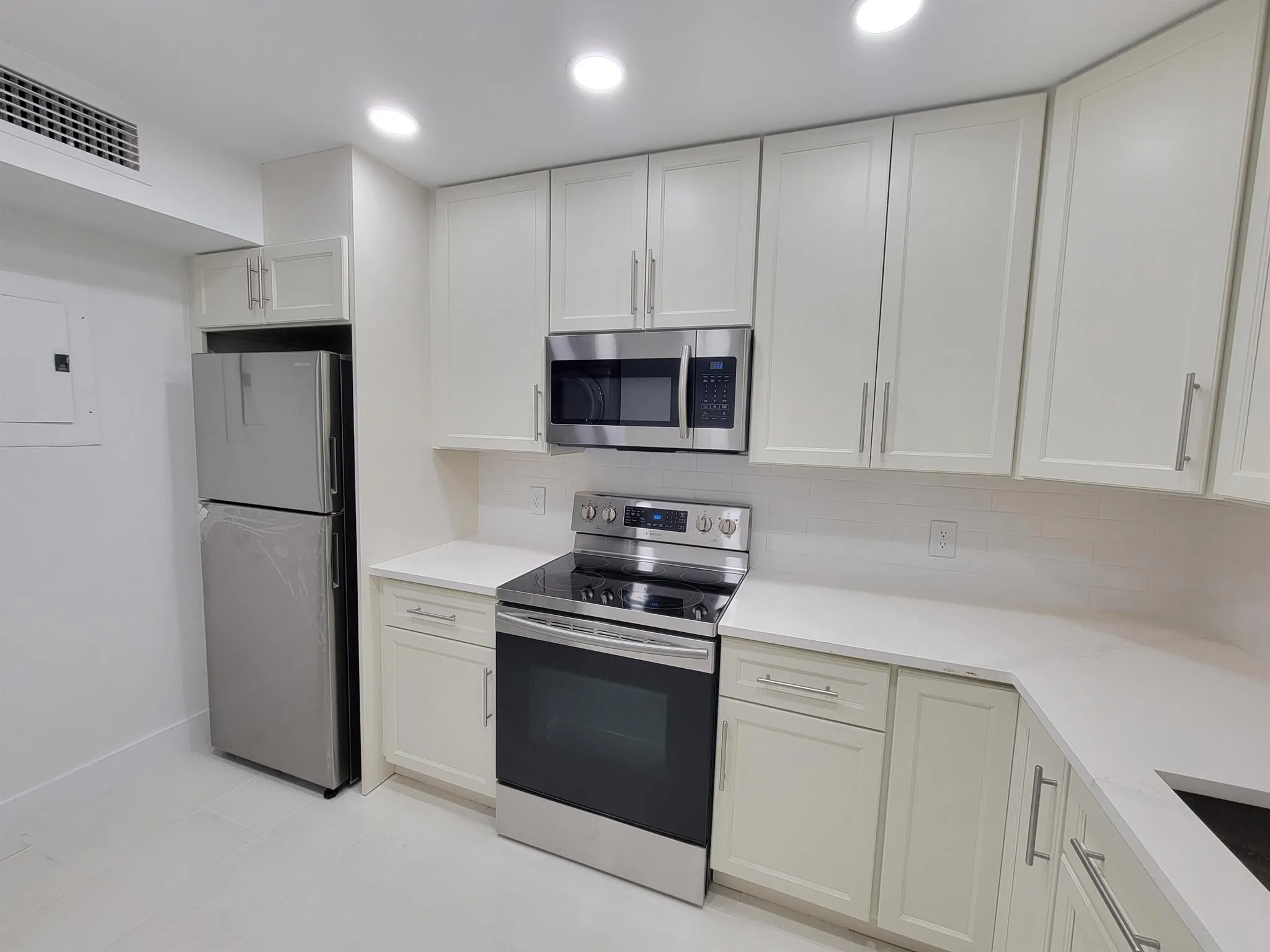 733 SE 1st Way, #303