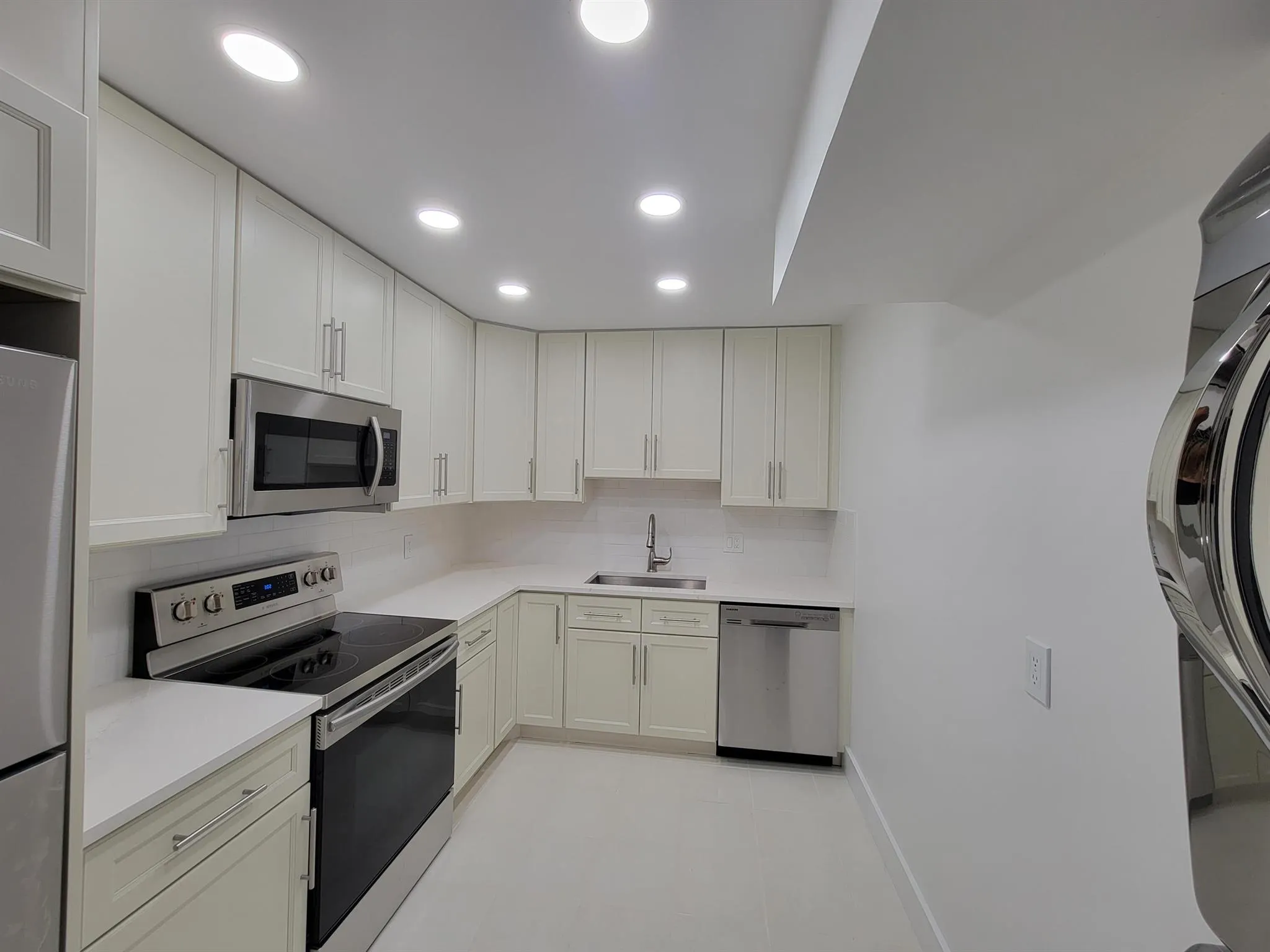 733 SE 1st Way, #303