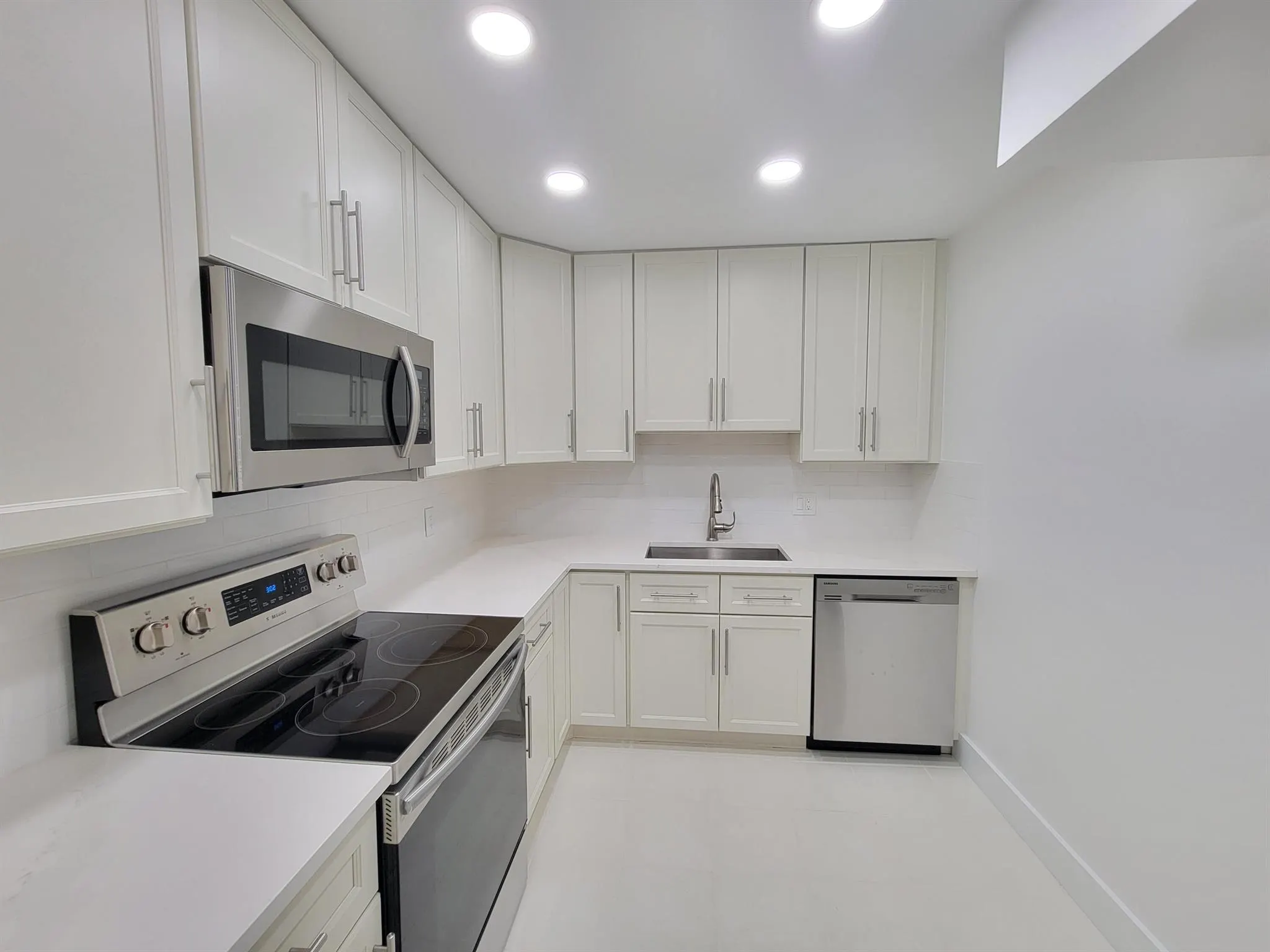 733 SE 1st Way, #303
