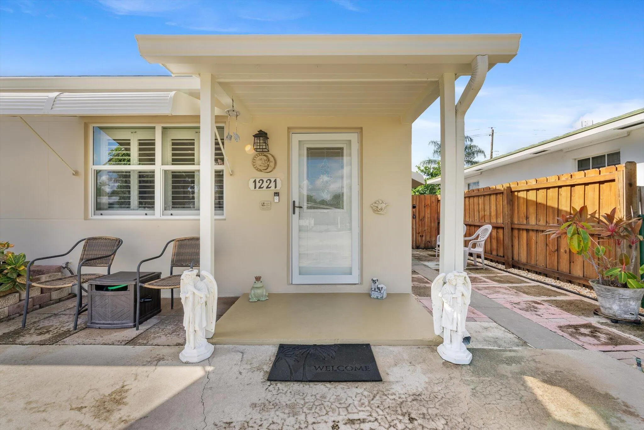1221 Crestwood Boulevard