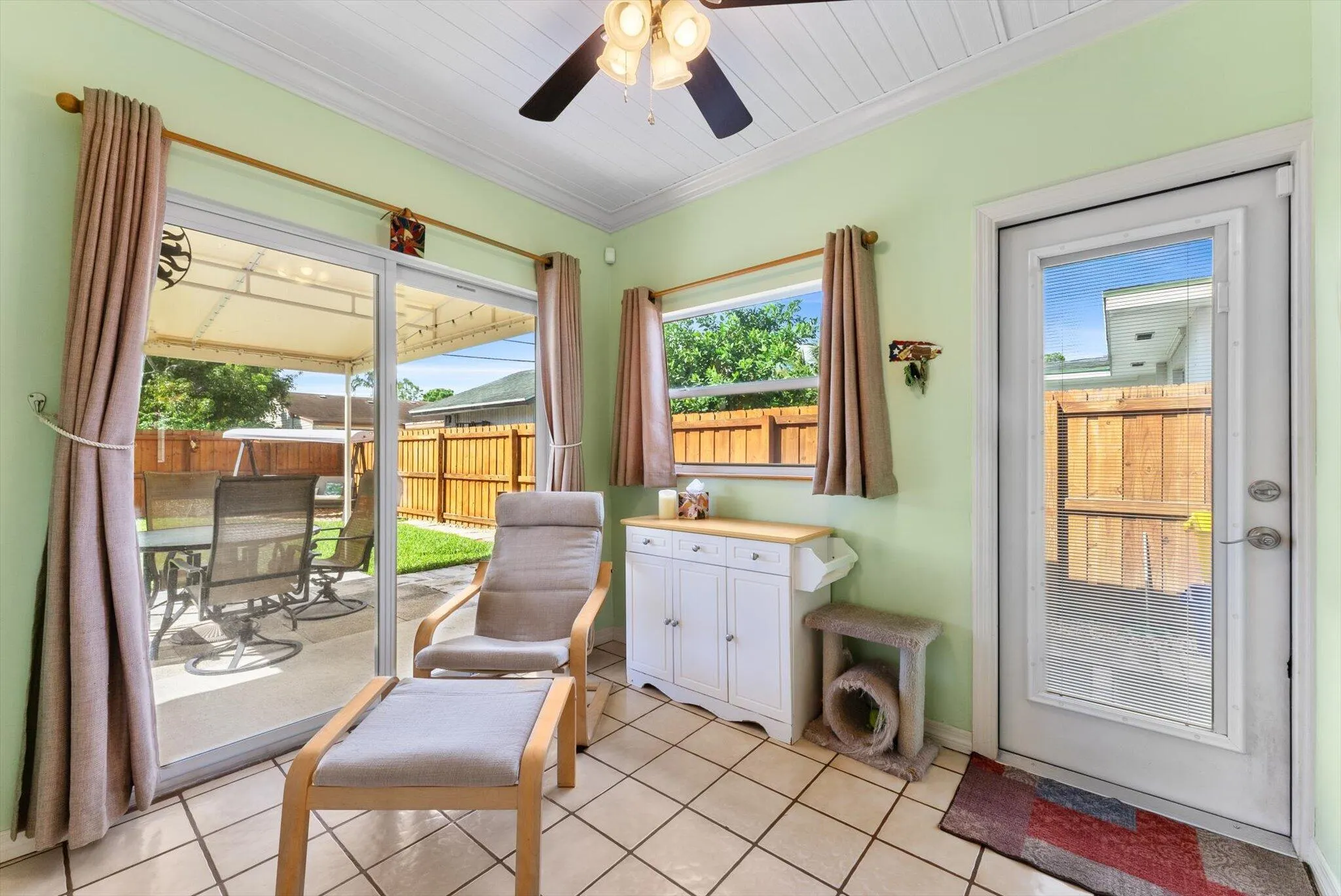 1221 Crestwood Boulevard