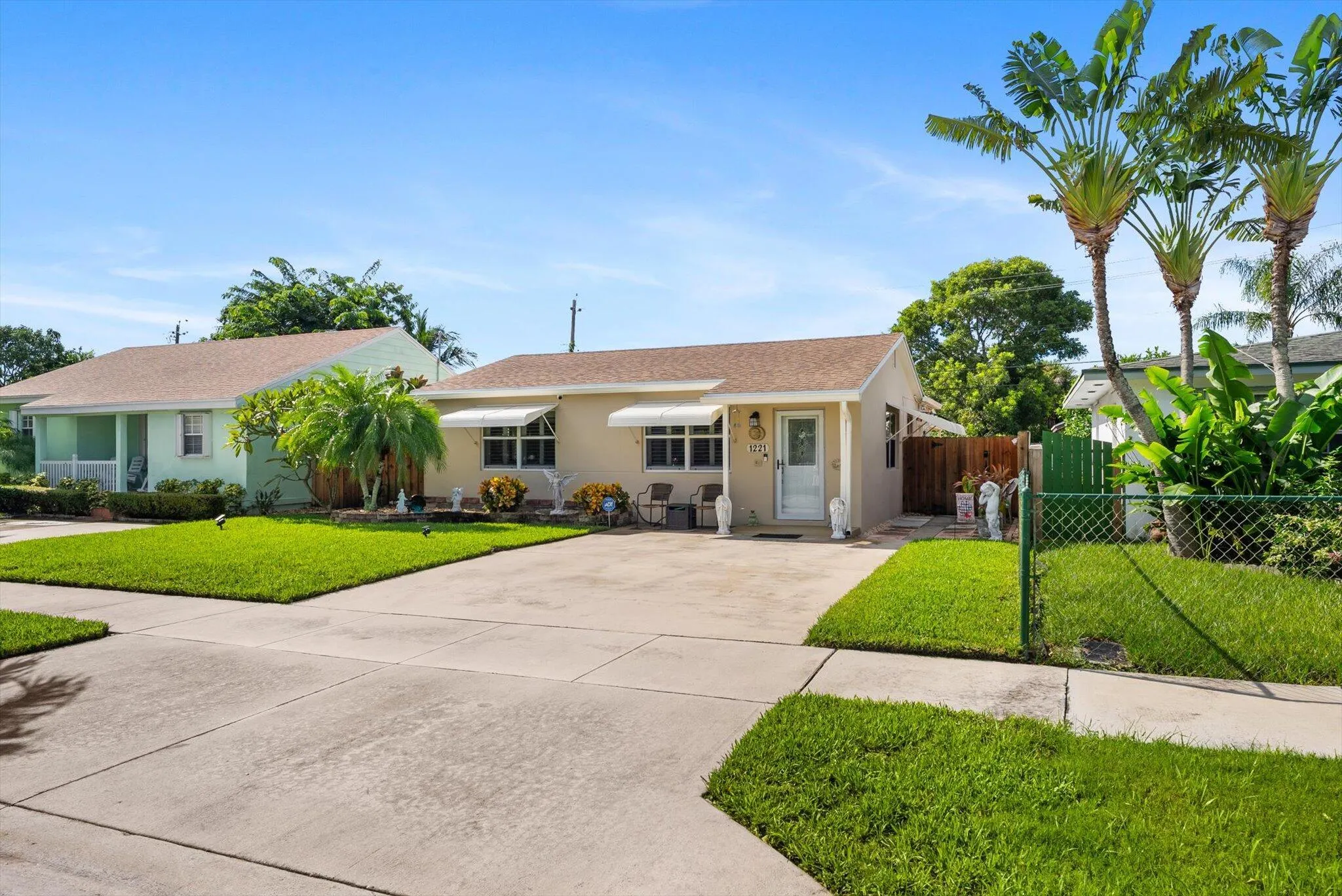 1221 Crestwood Boulevard