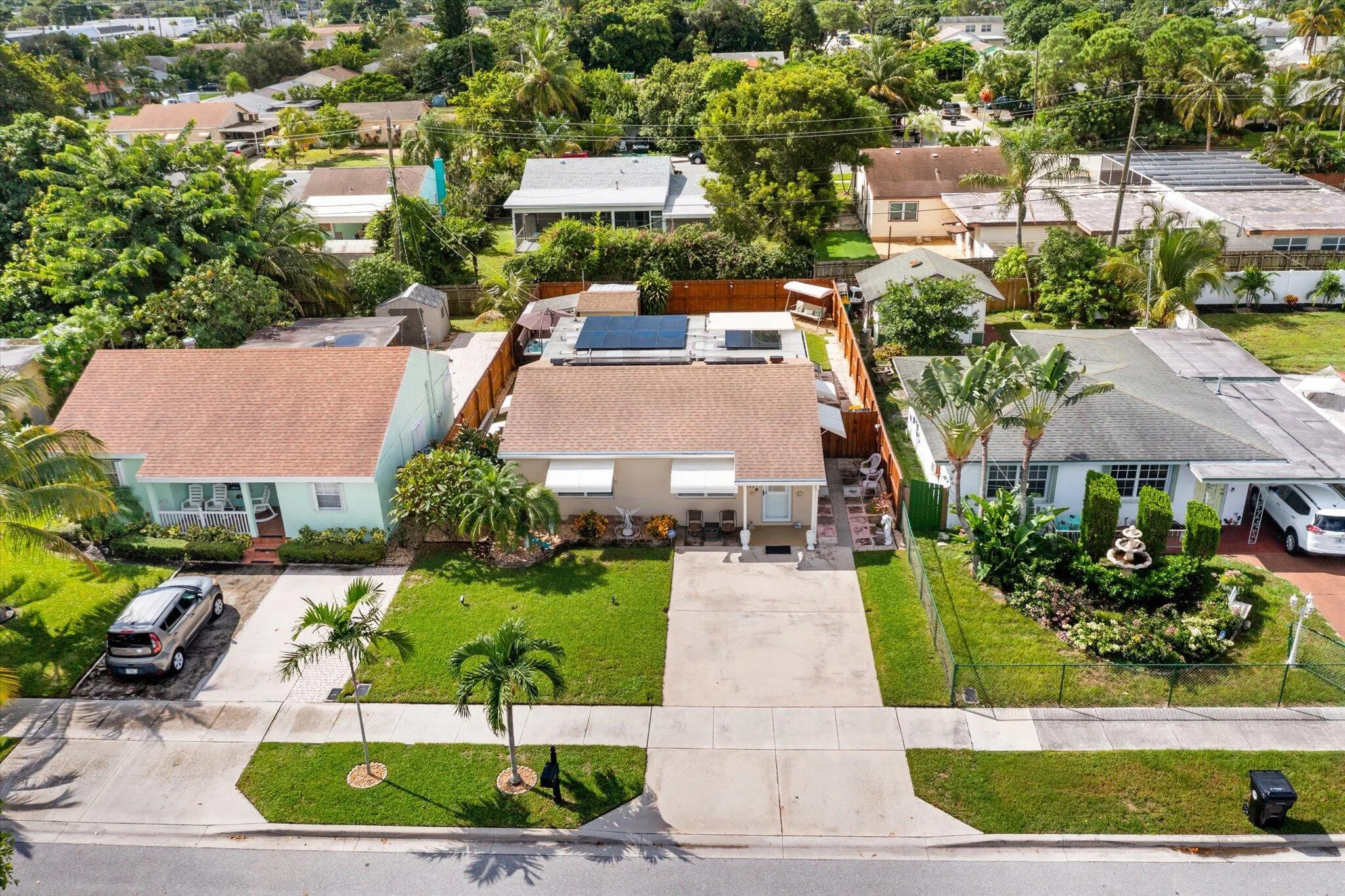 1221 Crestwood Boulevard