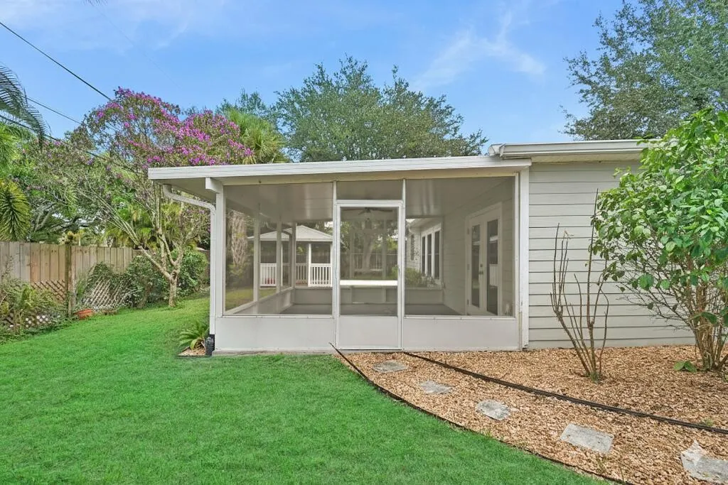 338 SW Winnachee Drive