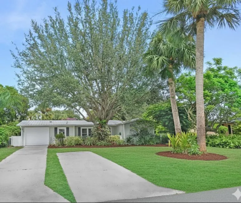 338 SW Winnachee Drive