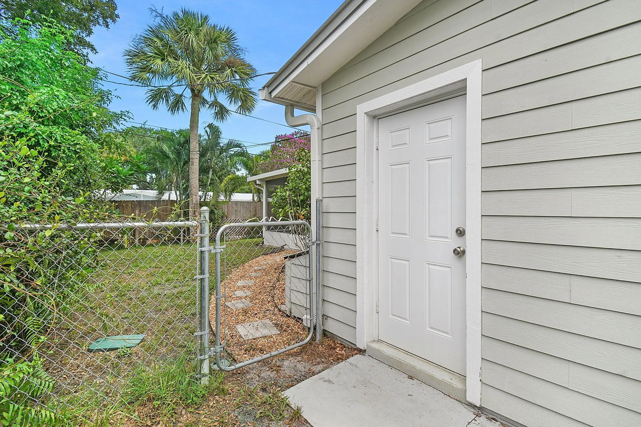 338 SW Winnachee Drive
