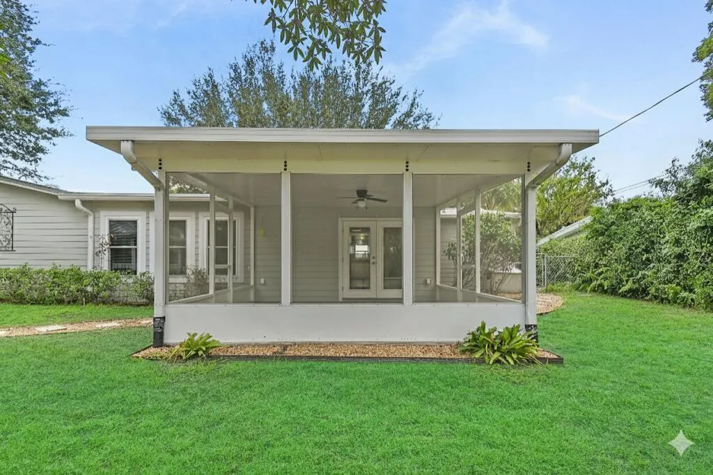 338 SW Winnachee Drive