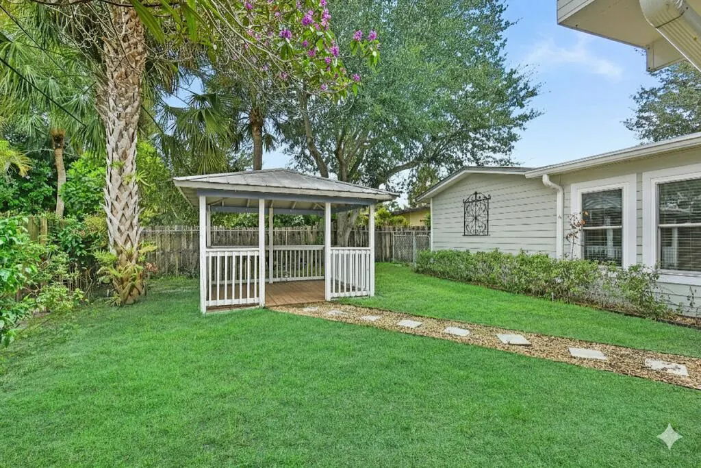 338 SW Winnachee Drive