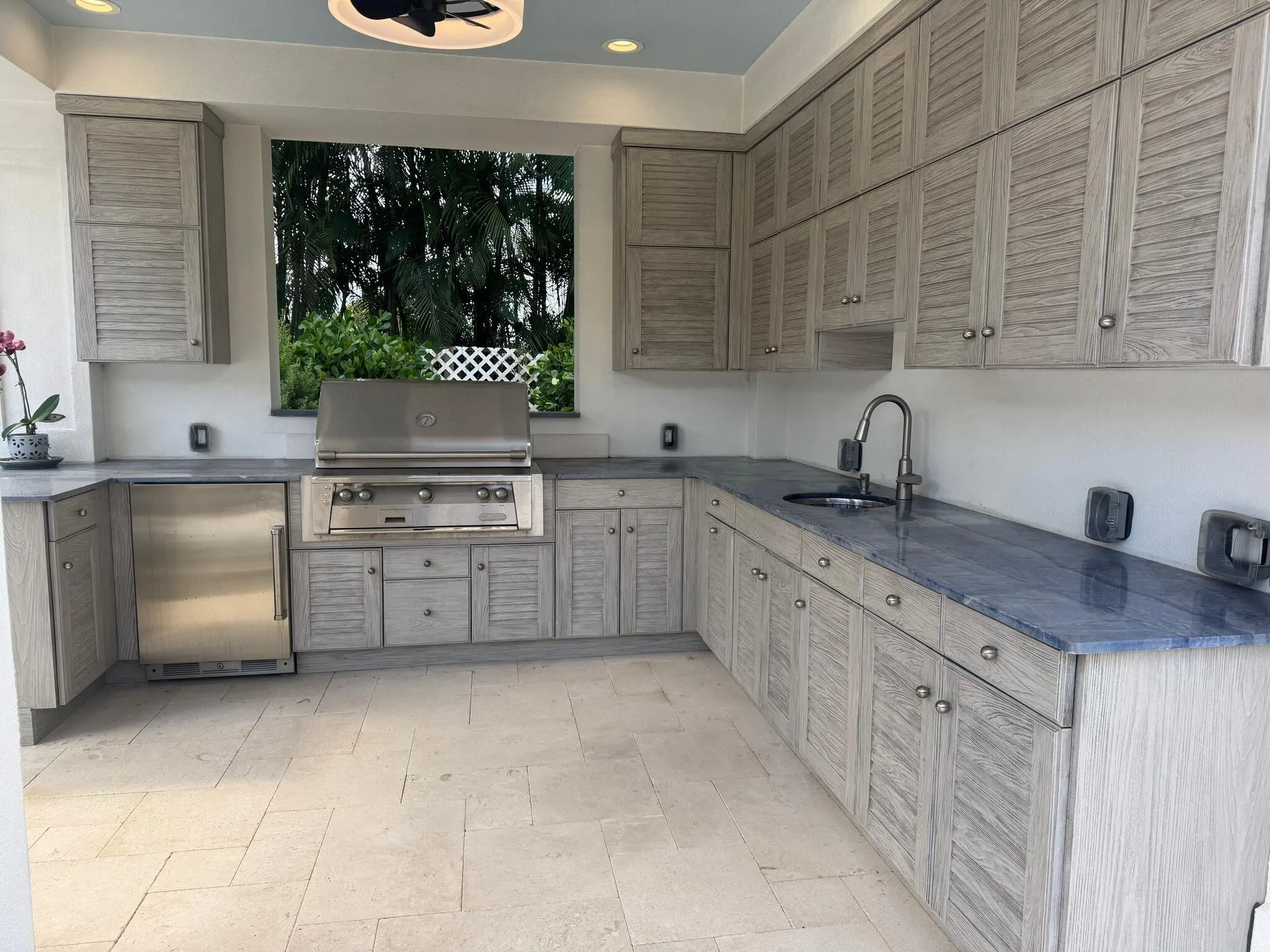 10196 Avenida Del Rio