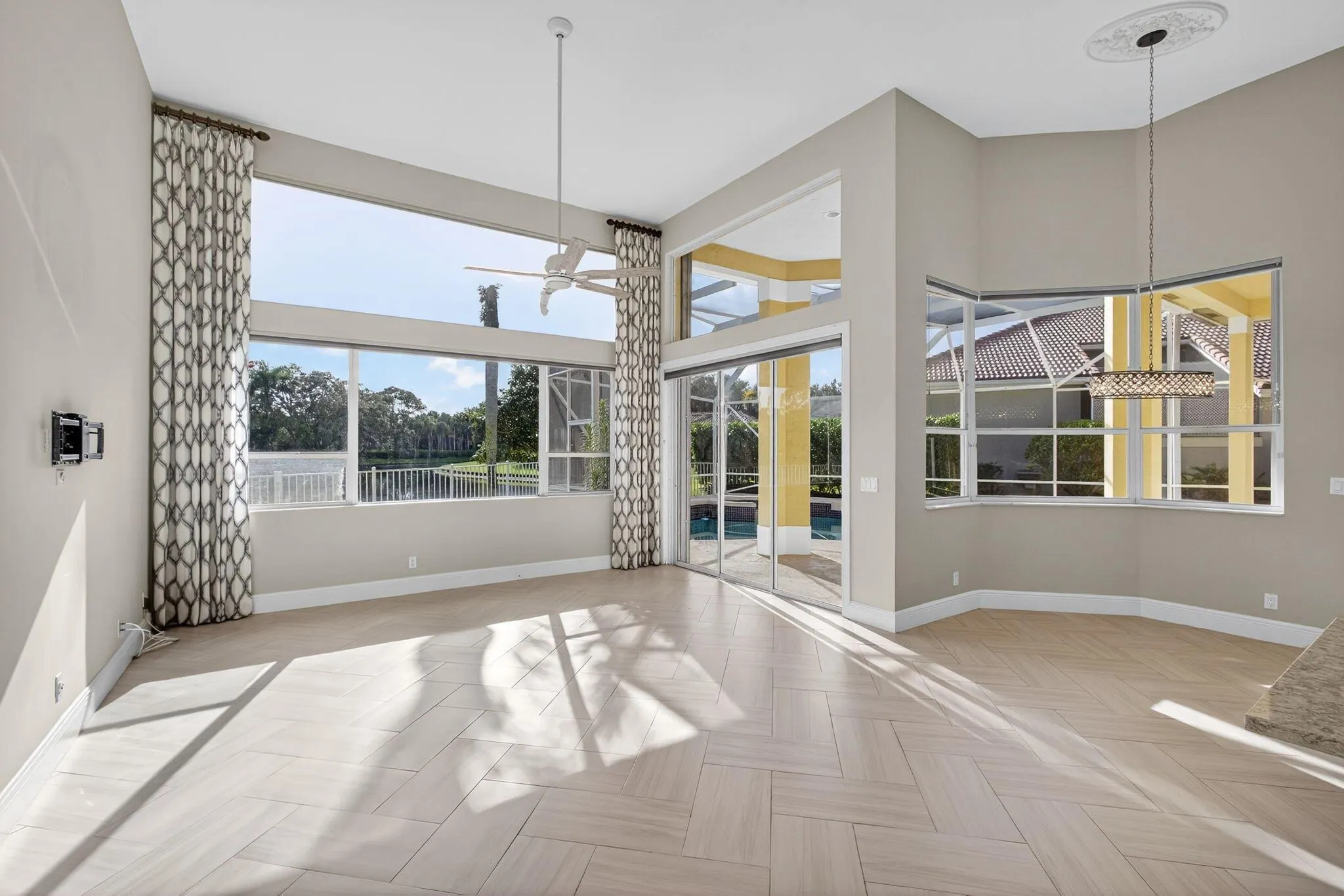 111 N River Drive W