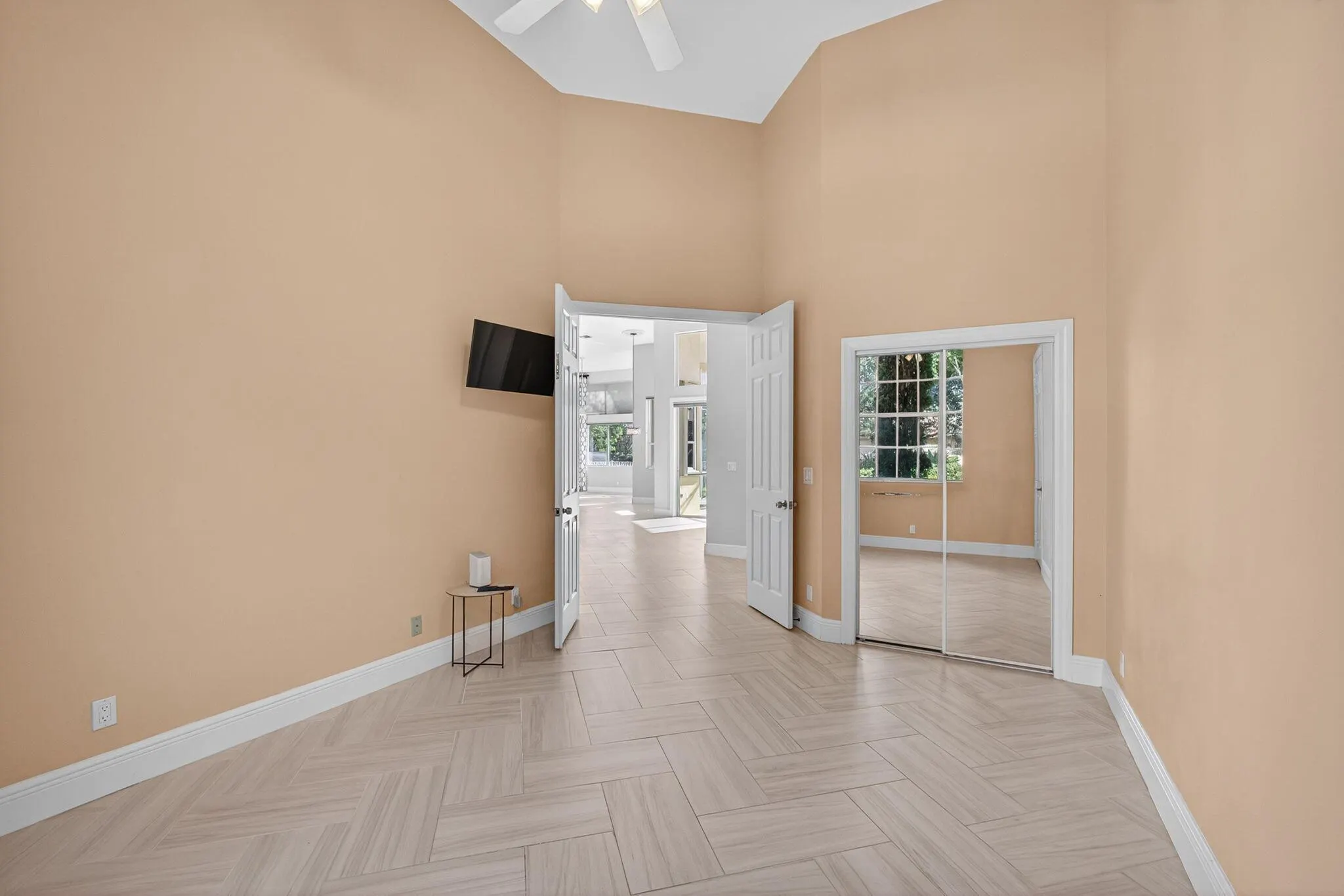111 N River Drive W