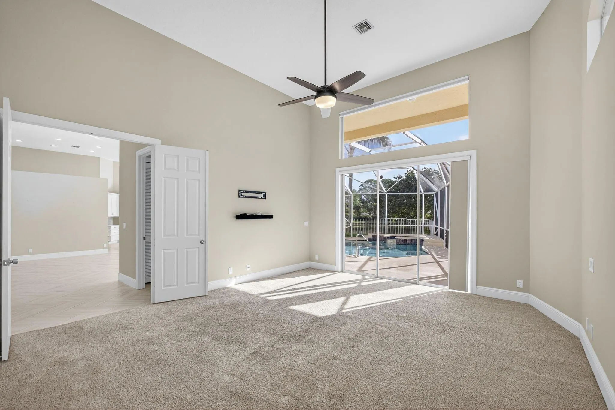 111 N River Drive W