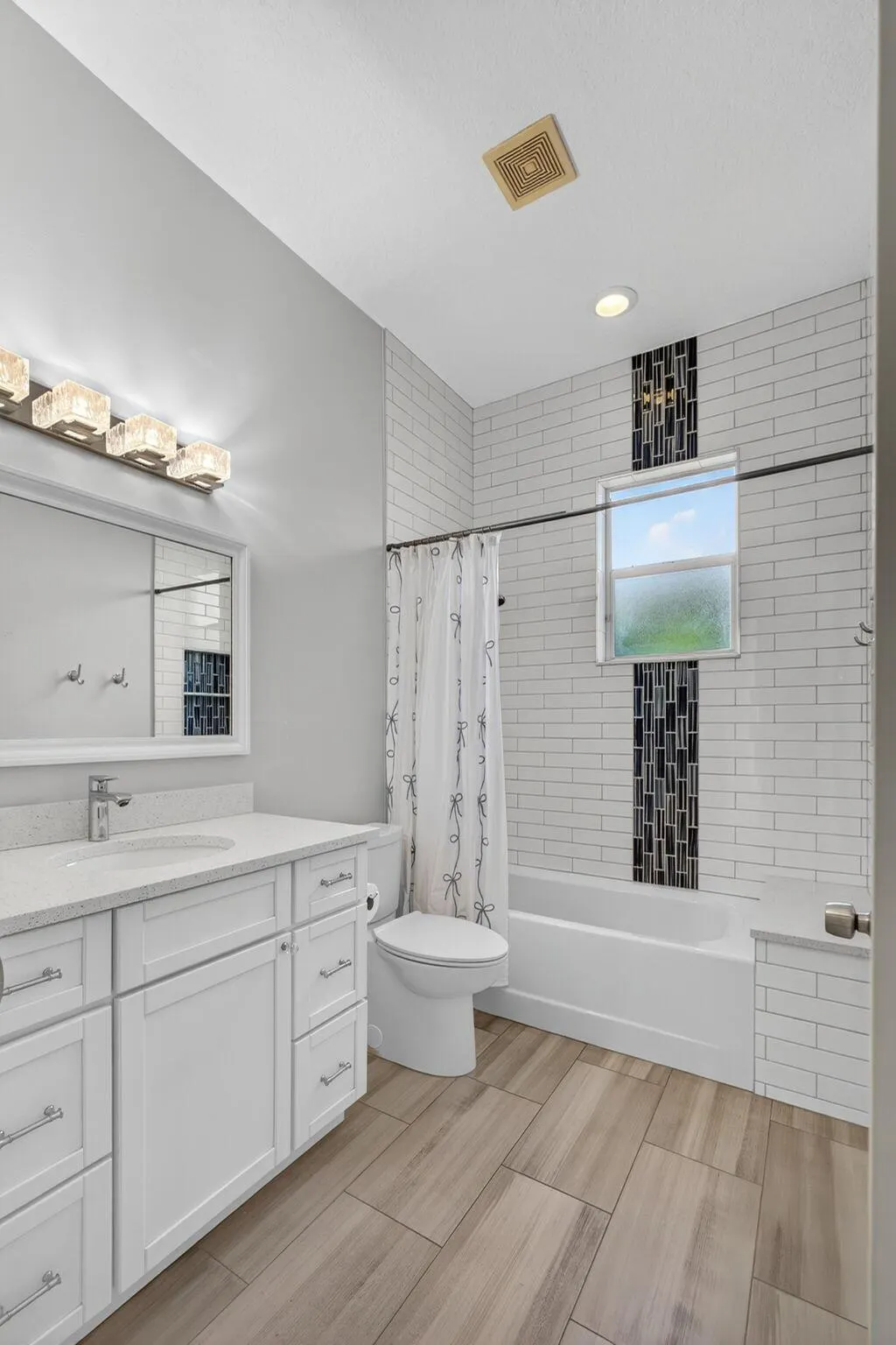 111 N River Drive W