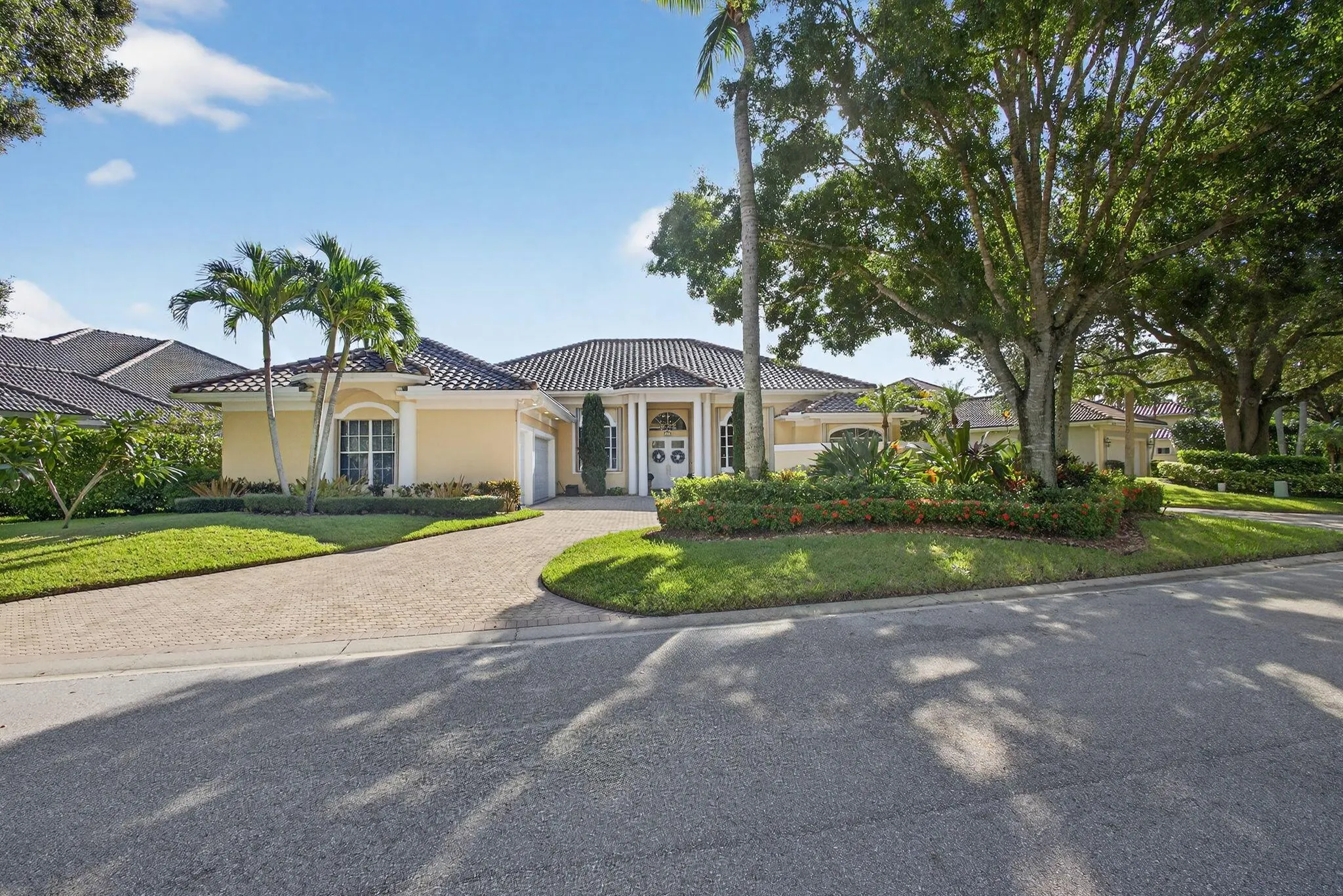 111 N River Drive W