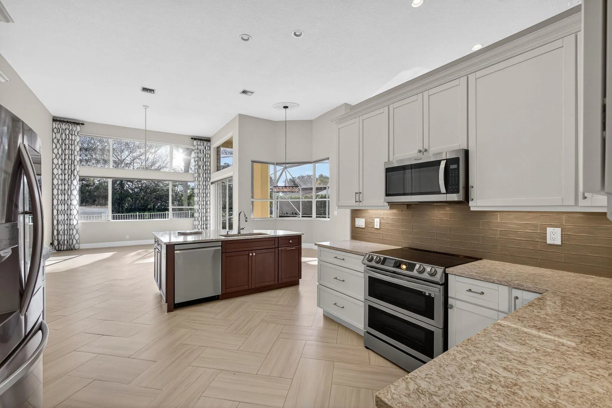 111 N River Drive W