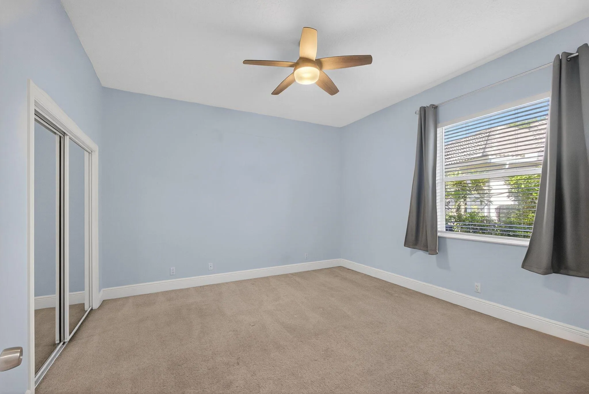 111 N River Drive W