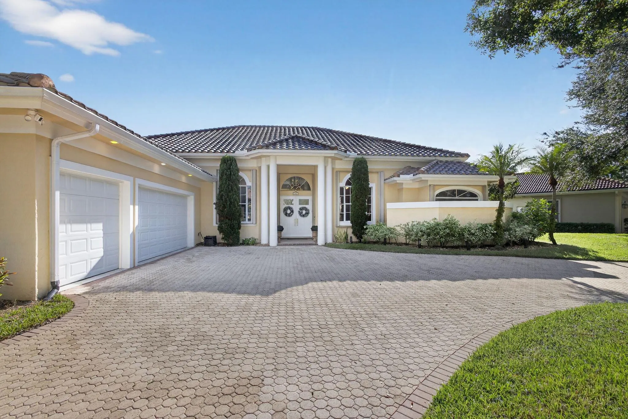 111 N River Drive W