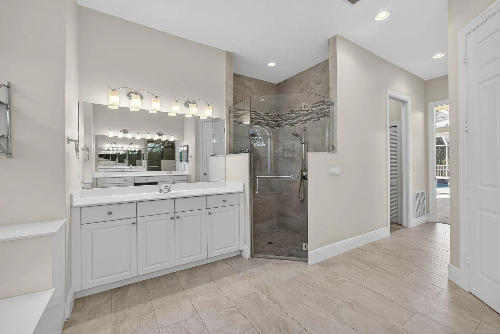 111 N River Drive W