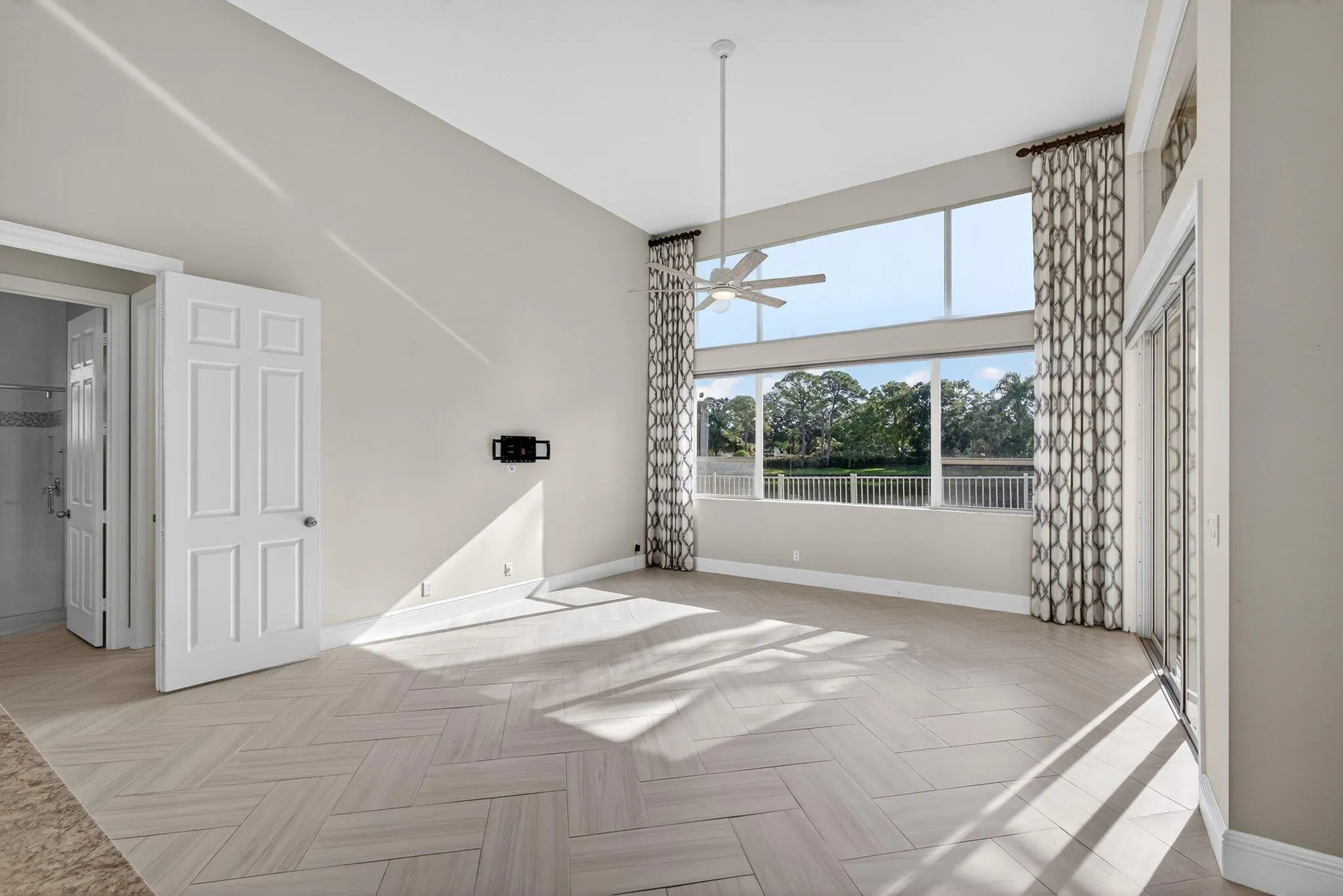 111 N River Drive W