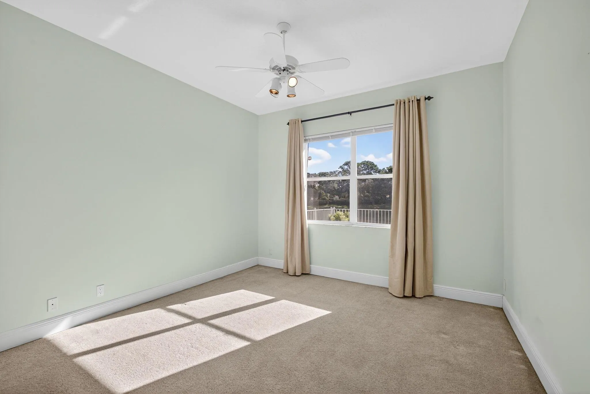 111 N River Drive W