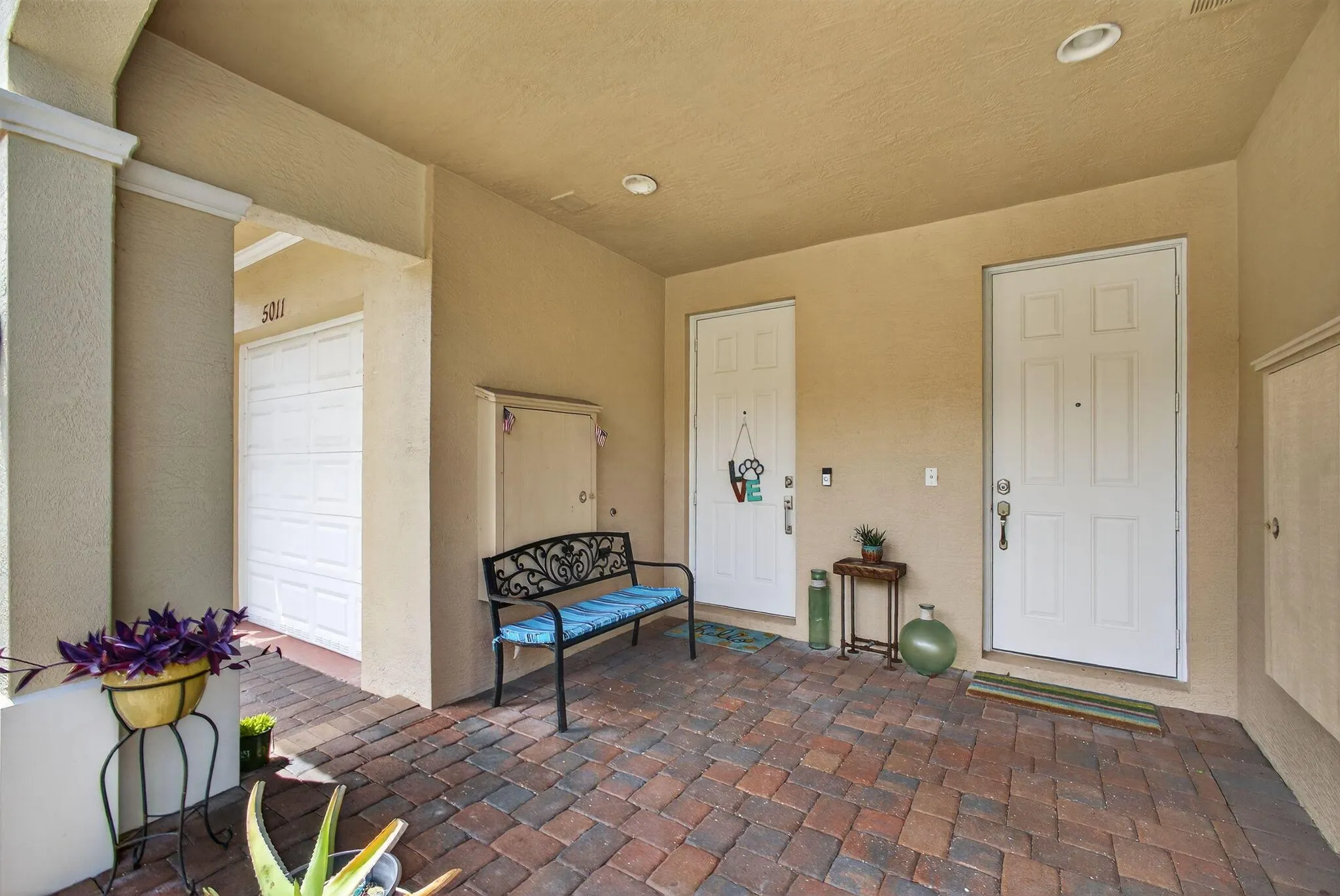5011 Vine Cliff Way W