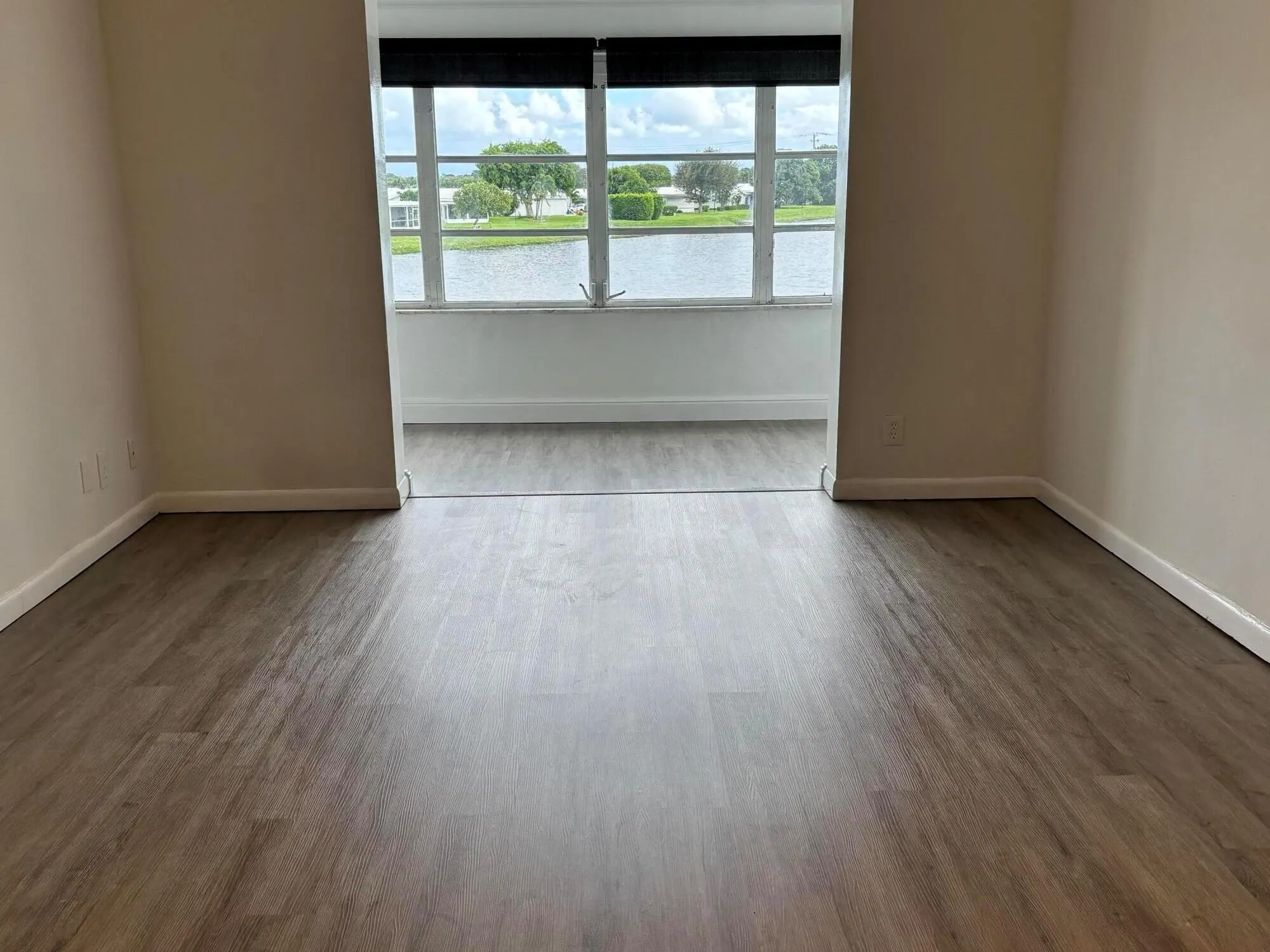 1112 Lake Terrace, #207