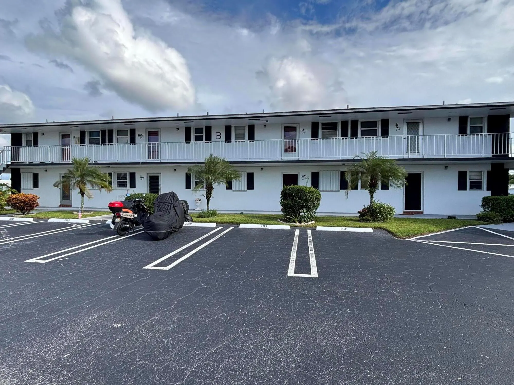 1112 Lake Terrace, #207