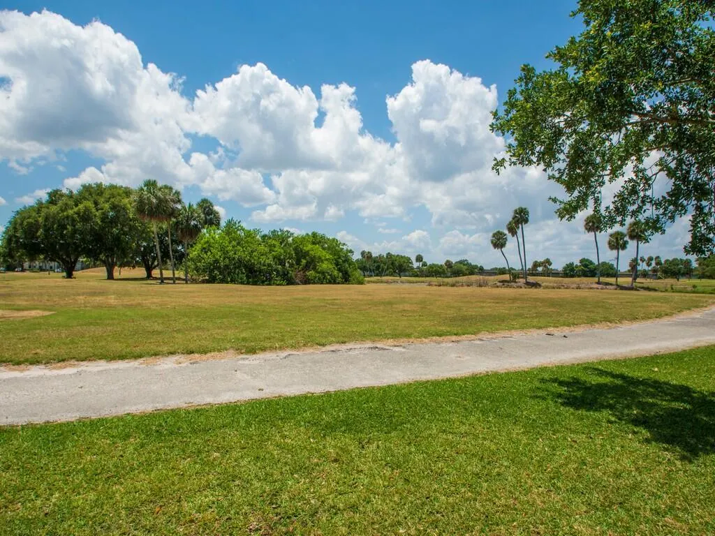 16 Vista Gardens Trail, #105