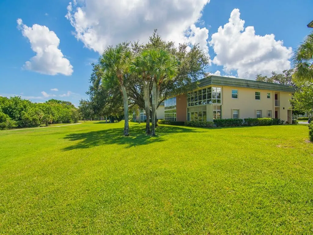 16 Vista Gardens Trail, #105