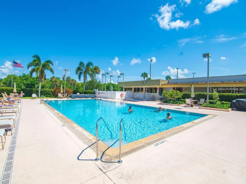 16 Vista Gardens Trail, #105