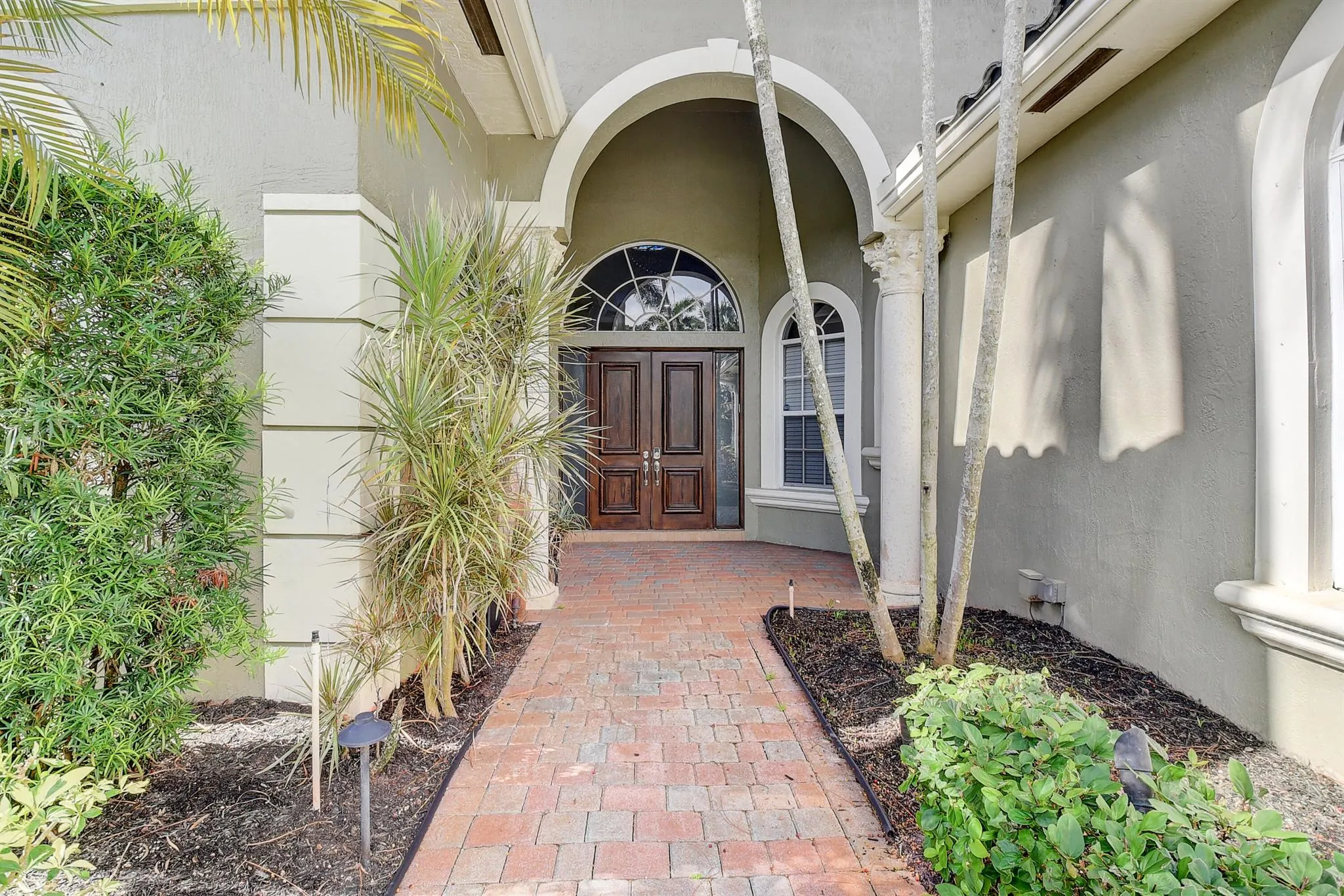 6711 Royal Orchid Circle