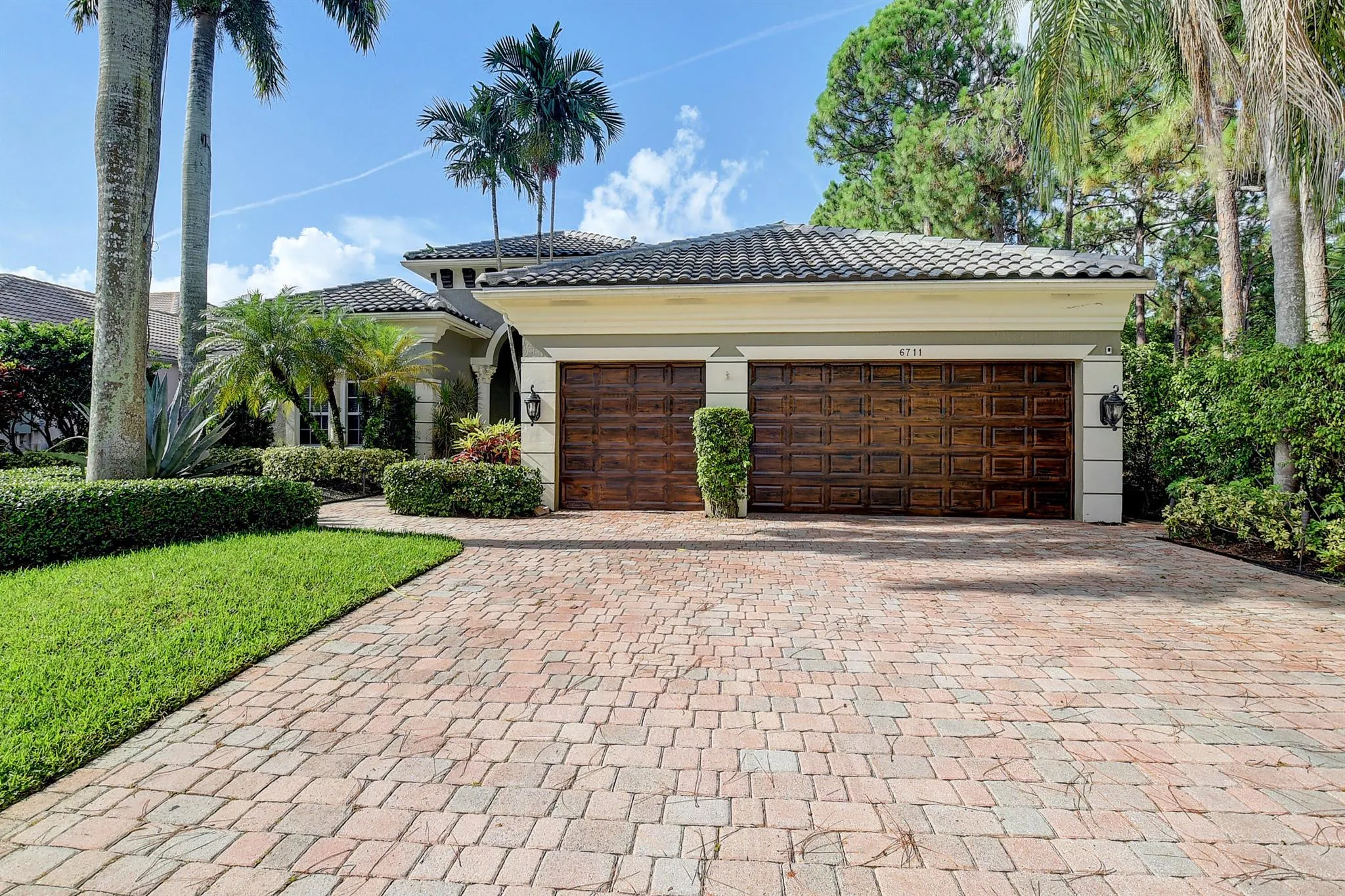 6711 Royal Orchid Circle