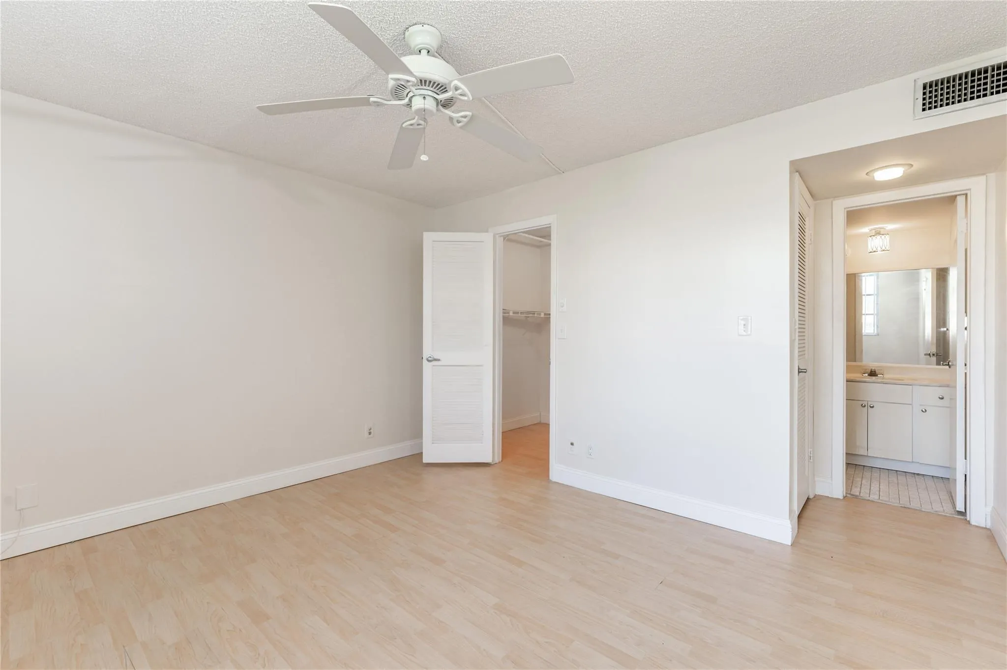 9523 S Hollybrook Lake Drive, #107