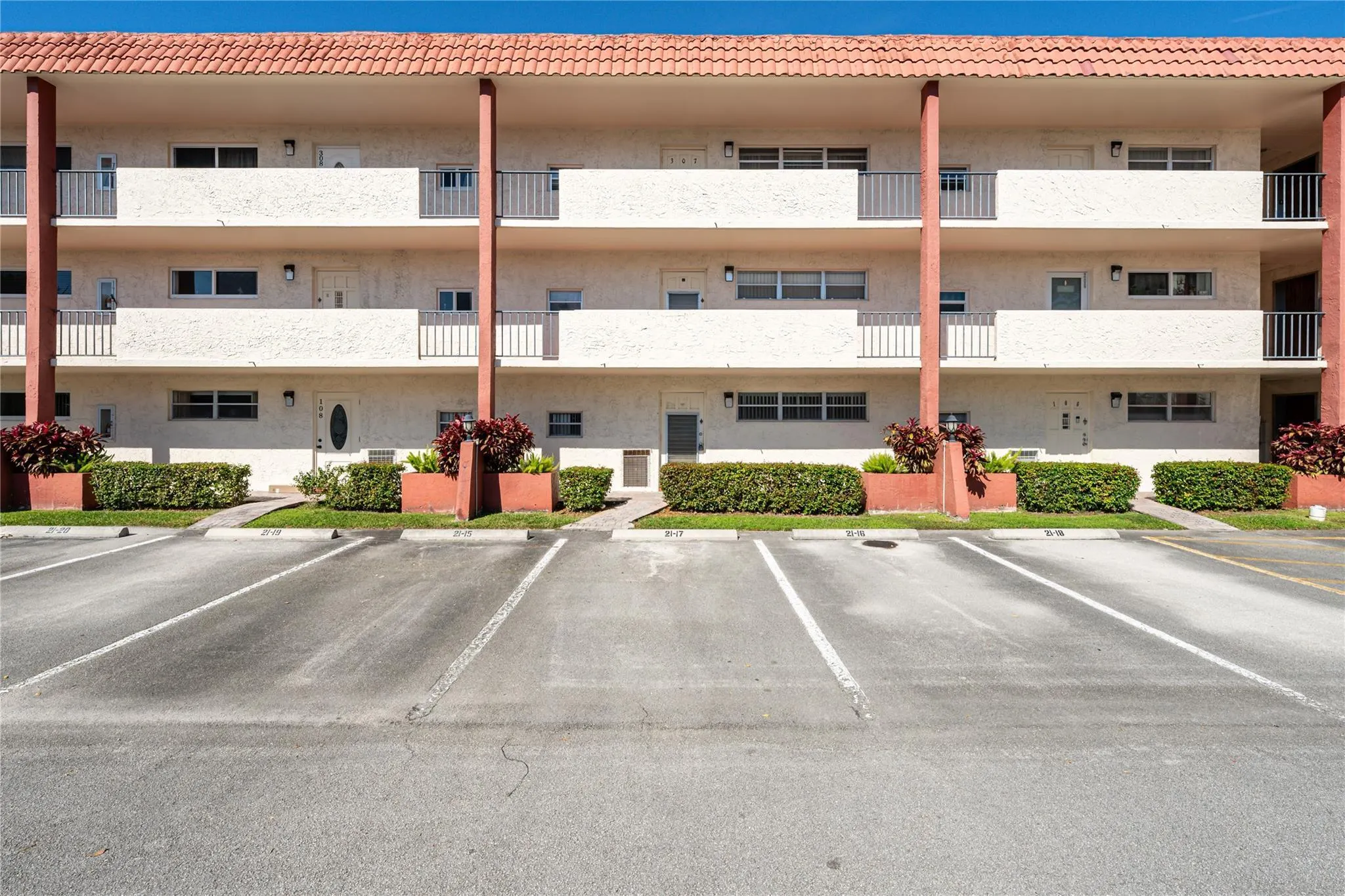 9523 S Hollybrook Lake Drive, #107