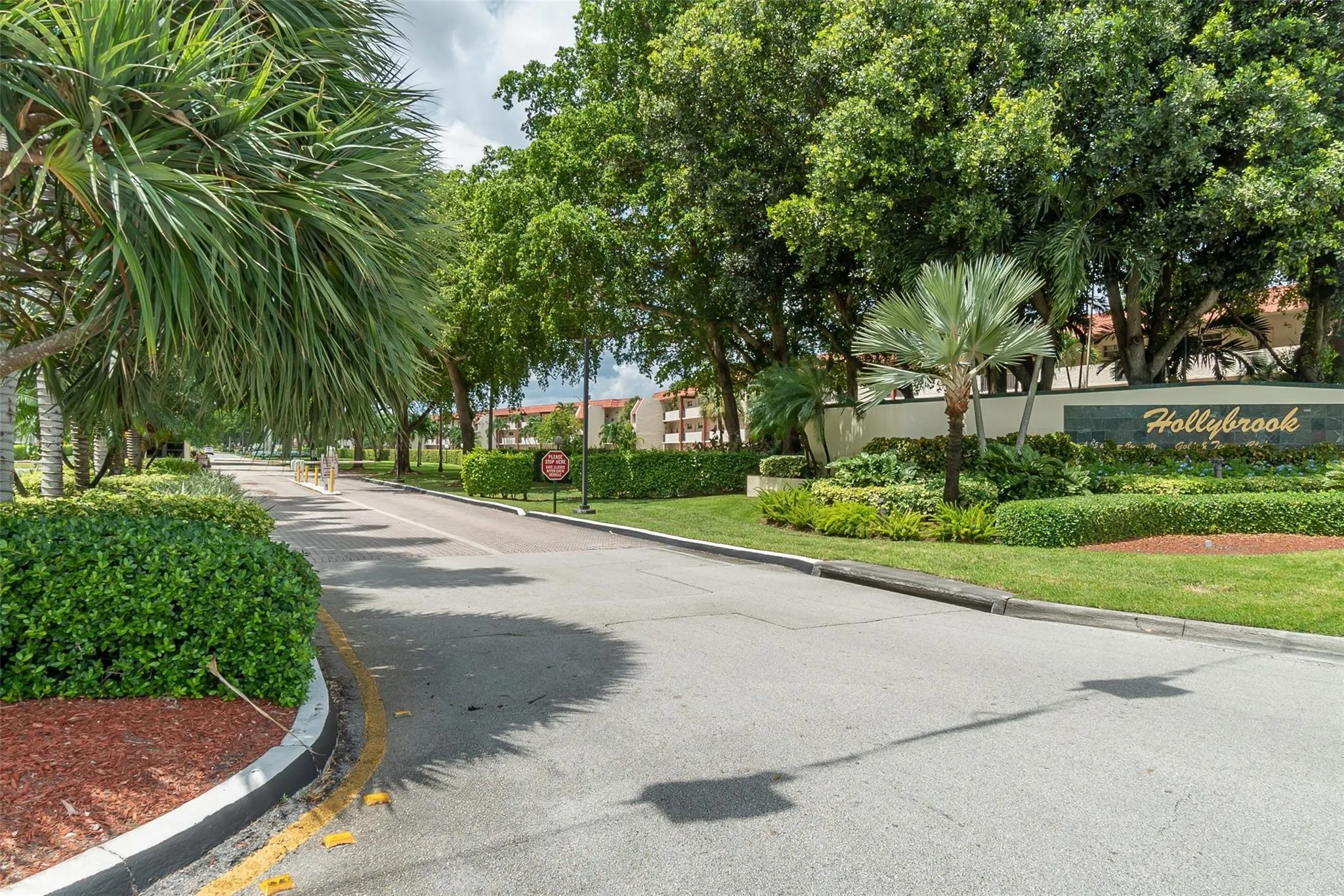 9523 S Hollybrook Lake Drive, #107