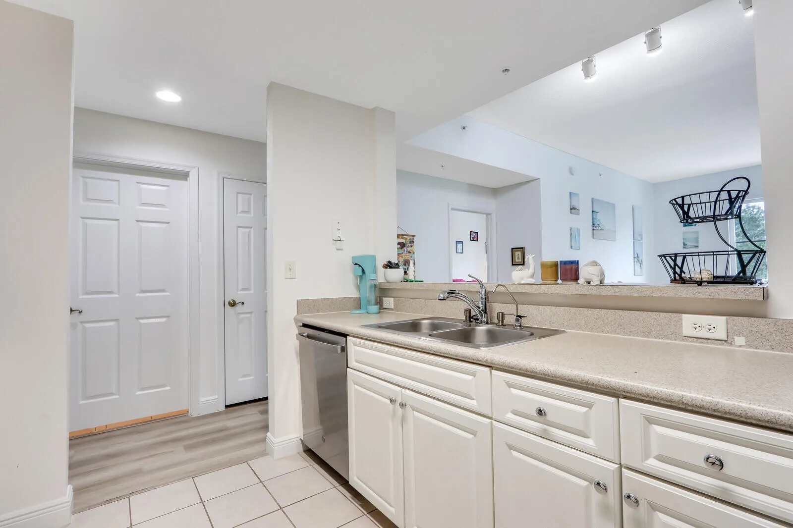1155 Main Street, #216