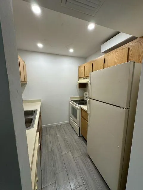 1846 Abbey Road, #204