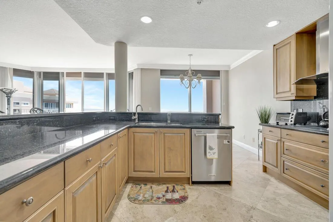 700 Ocean Royale Way, #Ph 3