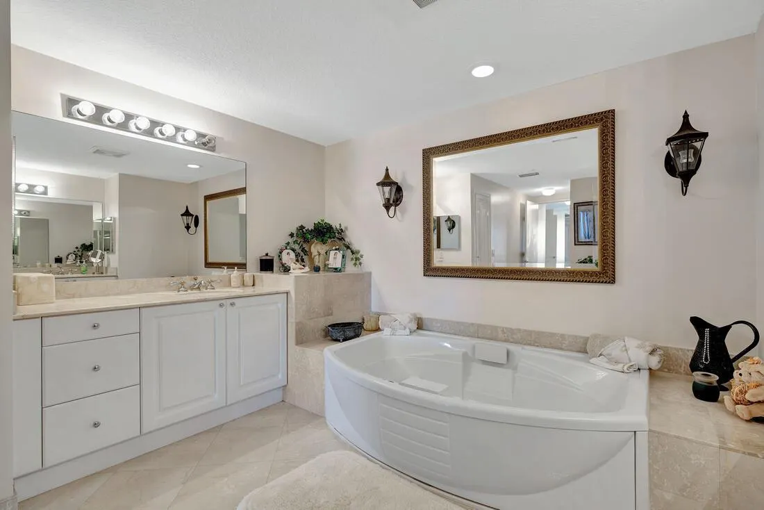 700 Ocean Royale Way, #Ph 3