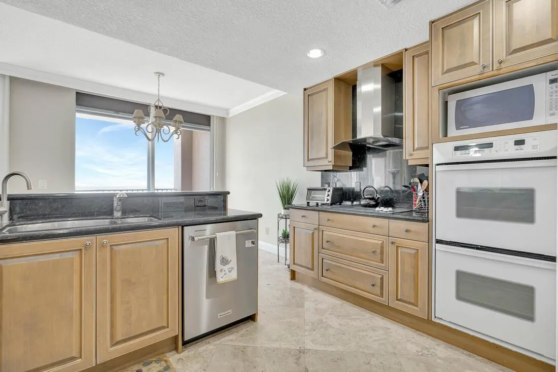 700 Ocean Royale Way, #Ph 3