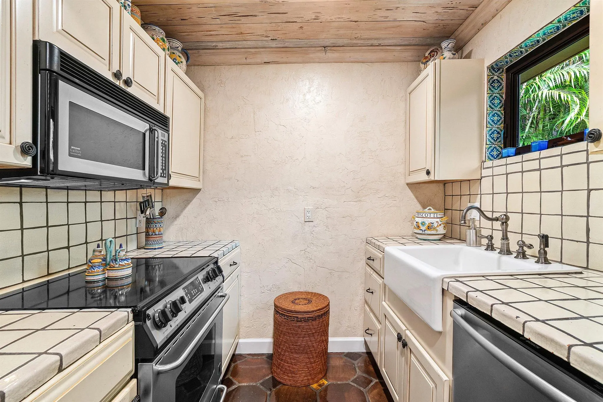 226 Chilean Avenue, #1&2