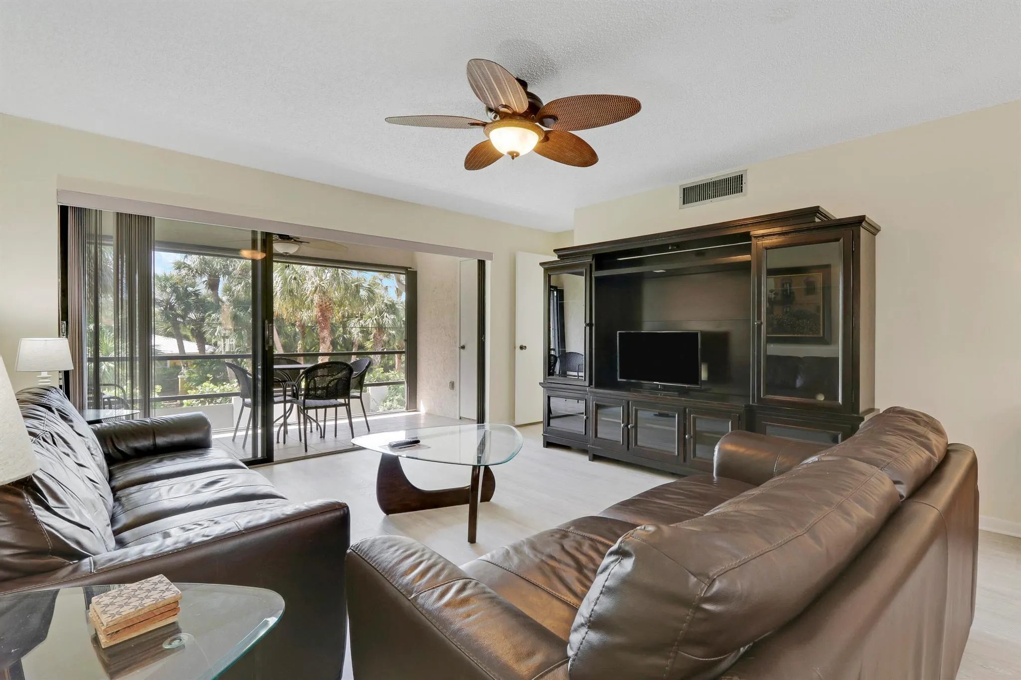 1600 NE Dixie Highway, #10-203