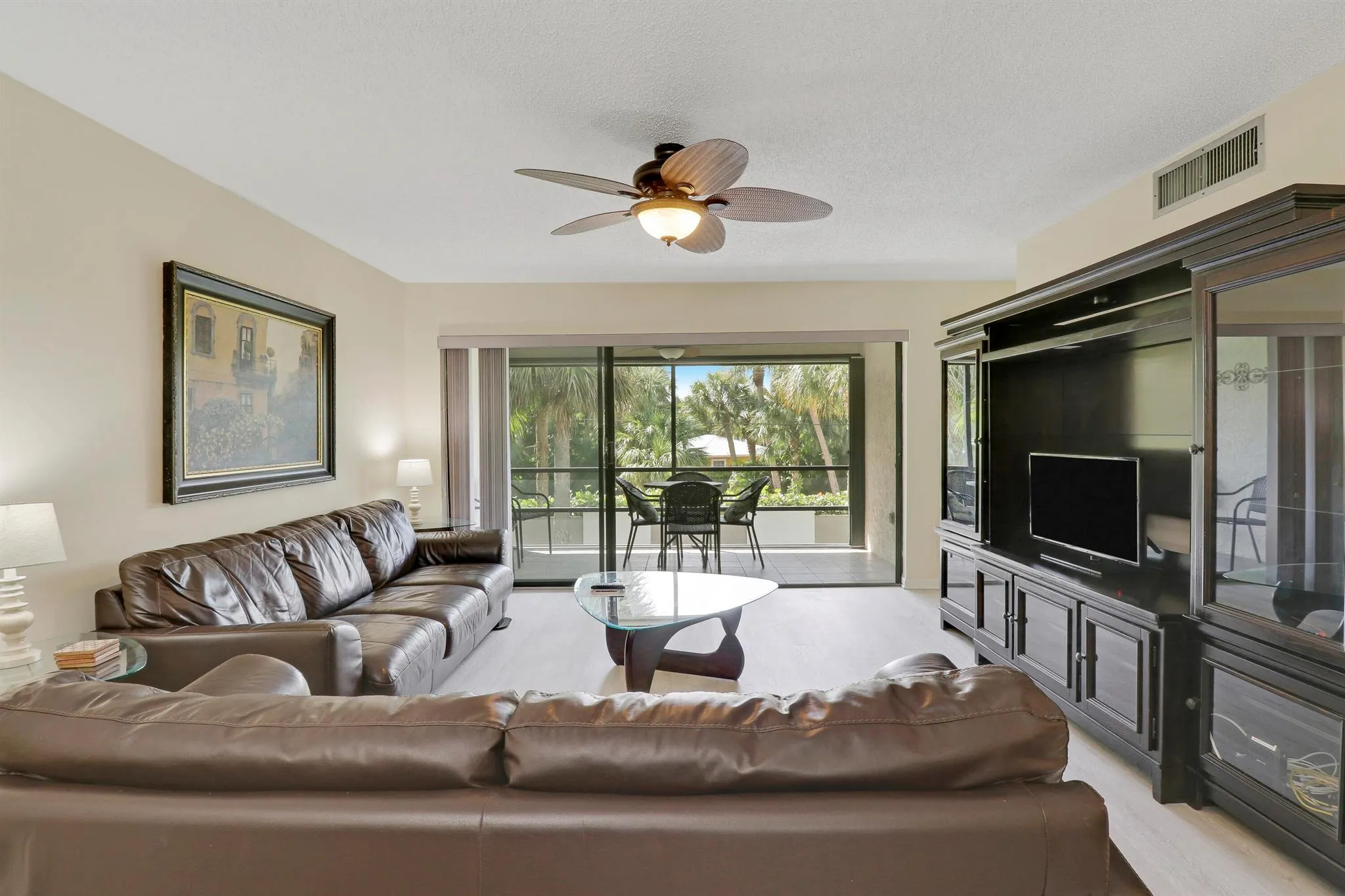 1600 NE Dixie Highway, #10-203