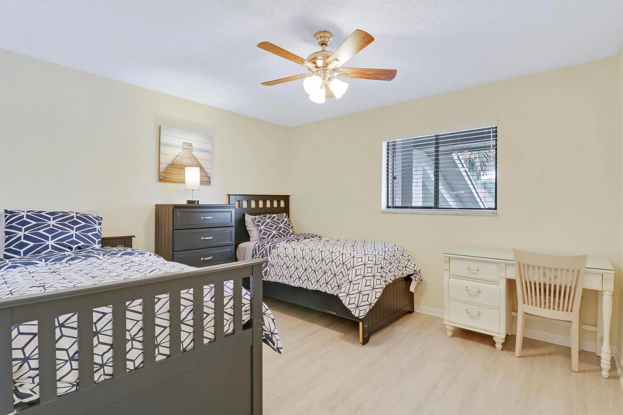 1600 NE Dixie Highway, #10-203