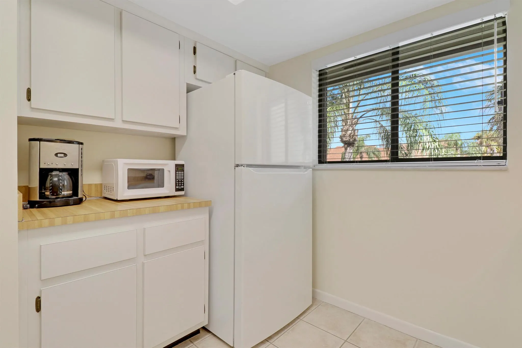 1600 NE Dixie Highway, #10-203