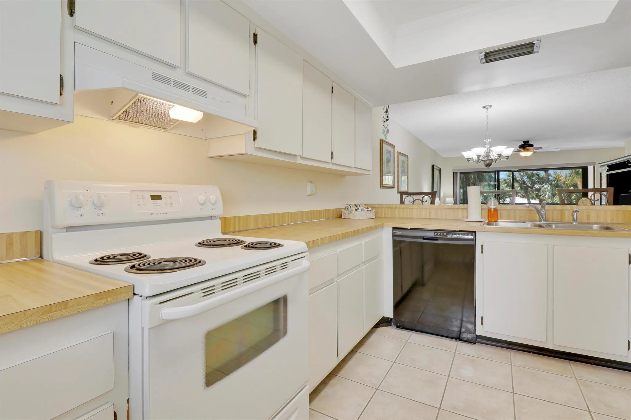 1600 NE Dixie Highway, #10-203